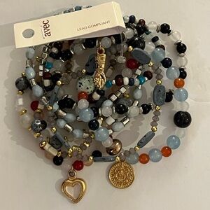 Avec multi-stacked multi-colored bracelet stretchy